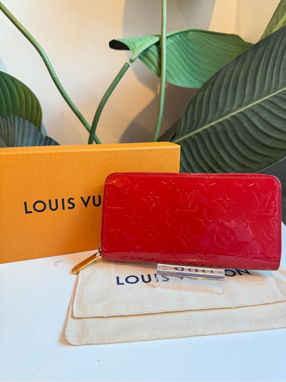 Louis Vuitton ‘Zippy Monogram Vernis wallet’